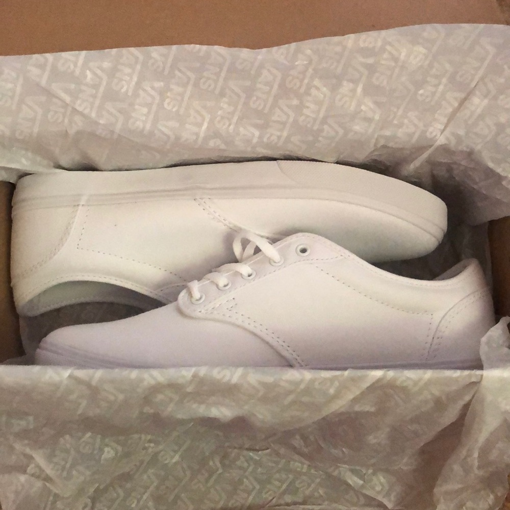 COPY - All white, low top vans! Women’s shoe, wid…